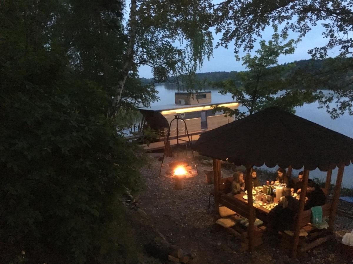 ホテル Houseboat Slesin エクステリア 写真